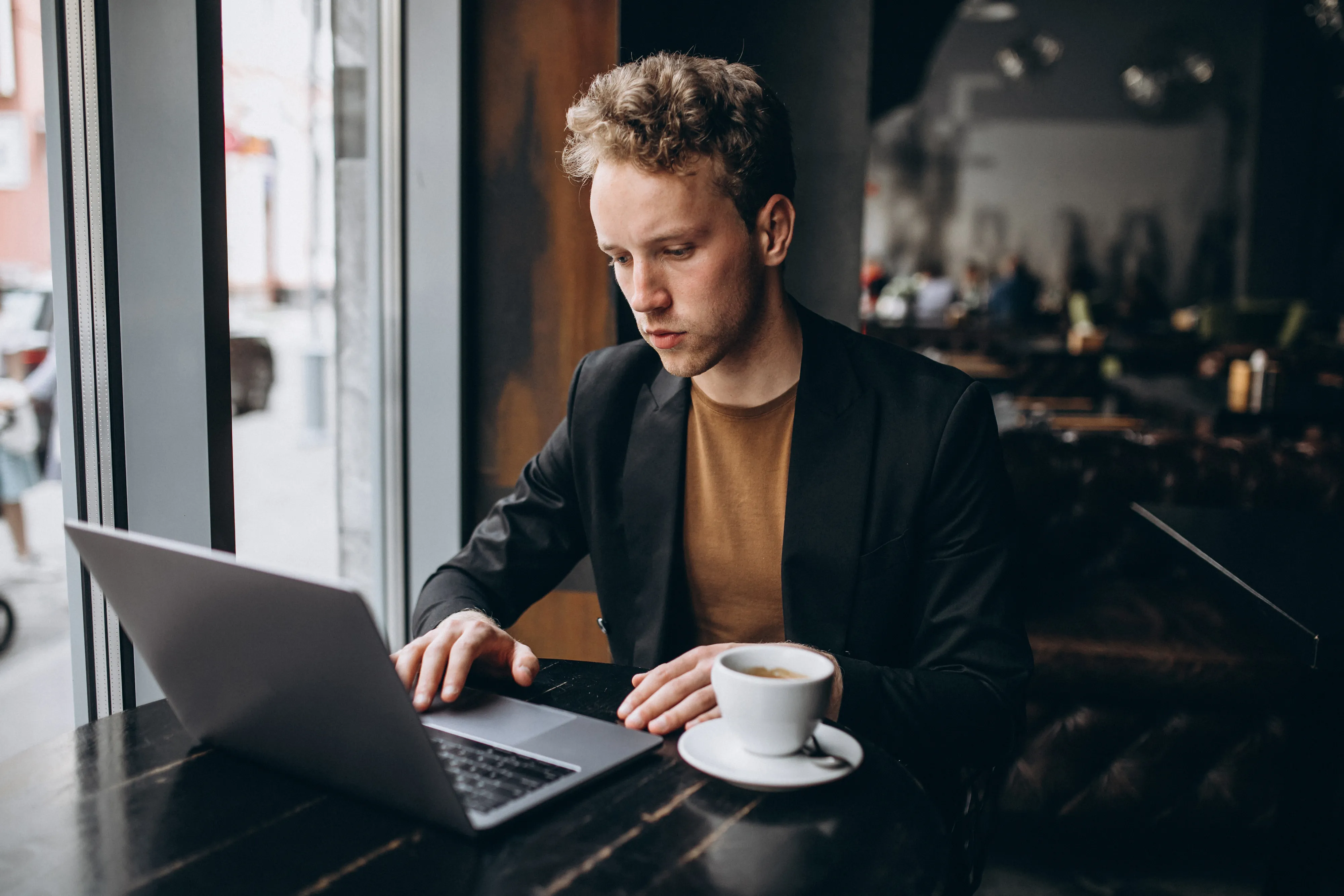 Man working on a laptop in the cafe